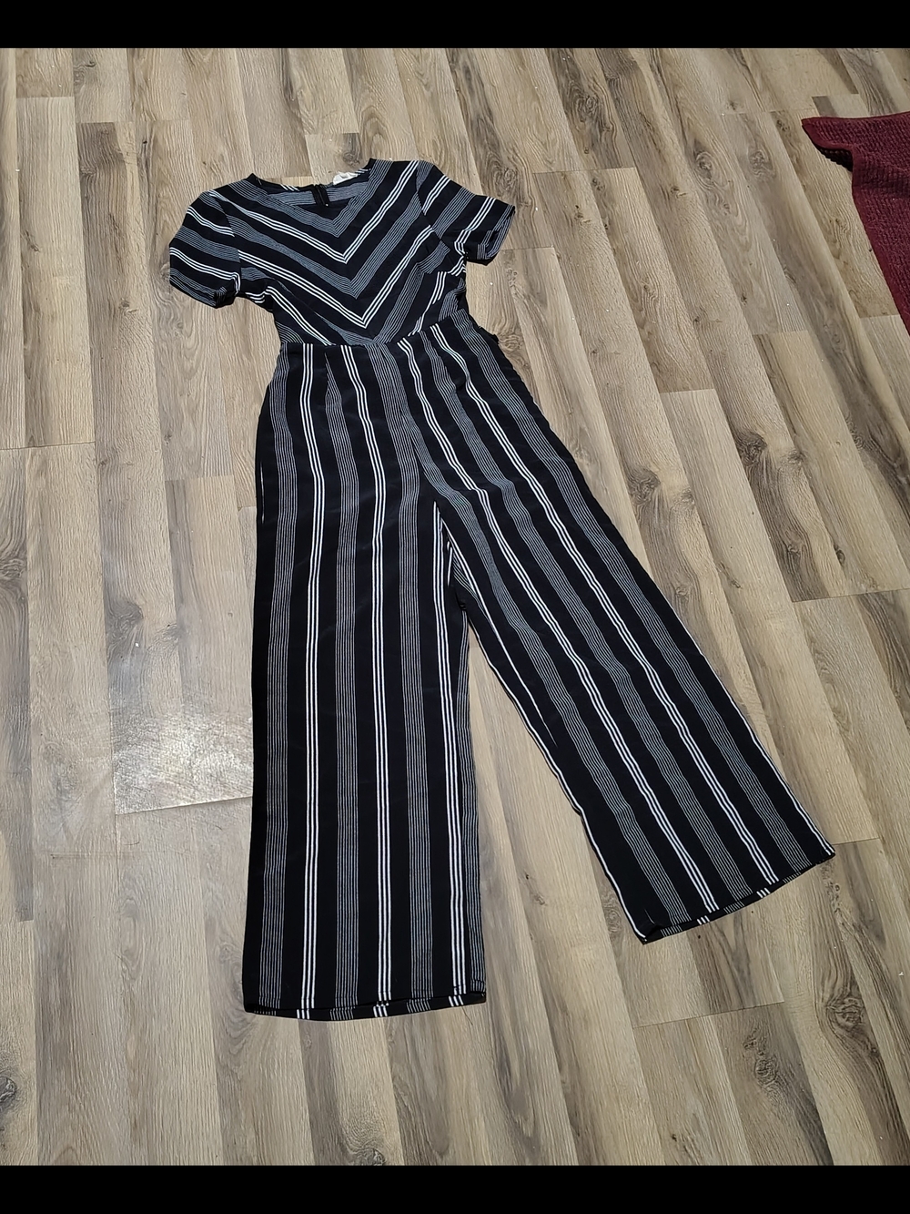 Ladies S/M V-Neck Wide-Leg Jumpsuit